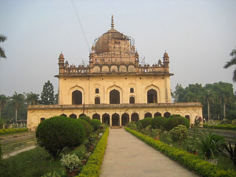 Bahu-Begum-Ka-Maqbara-Tomb-of-Bahu-Begum